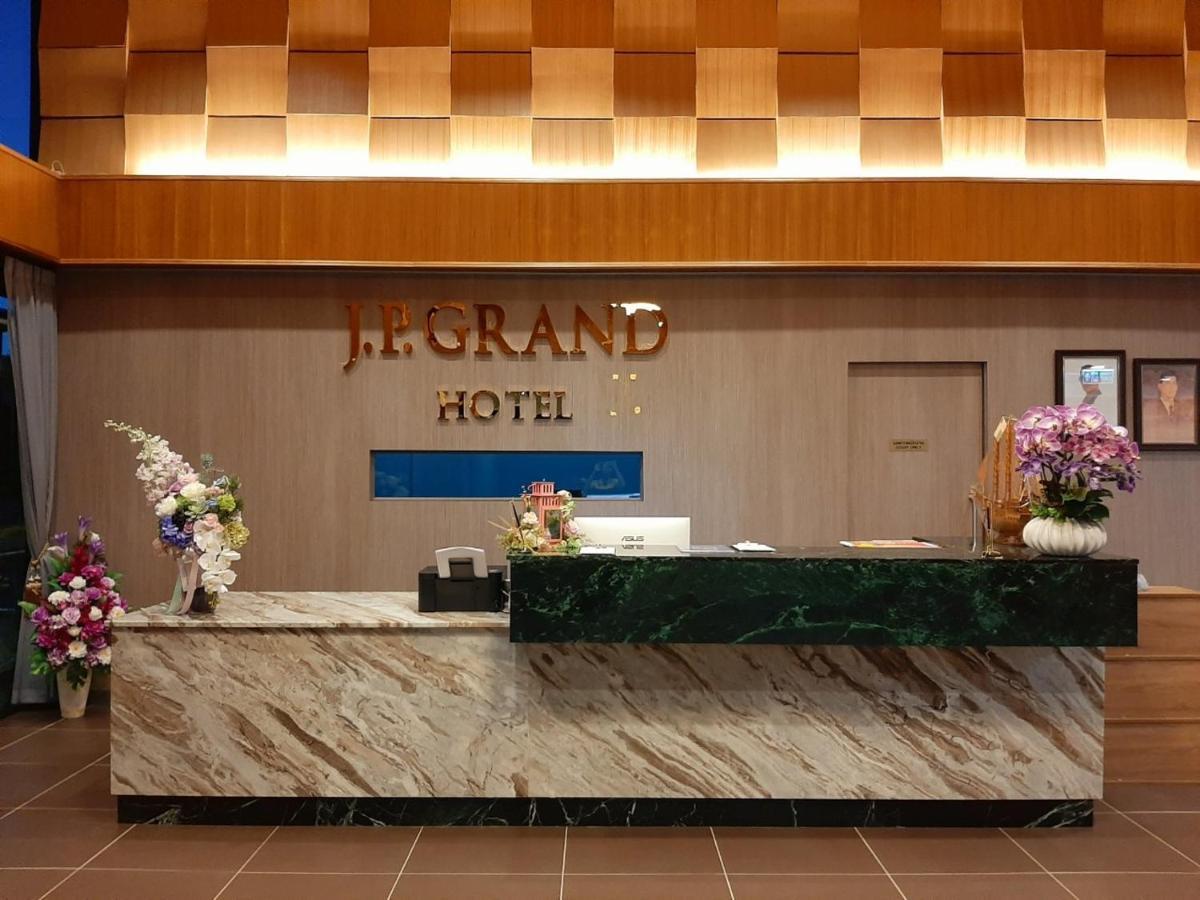 J.P.Grand Hotel Trat Bagian luar foto